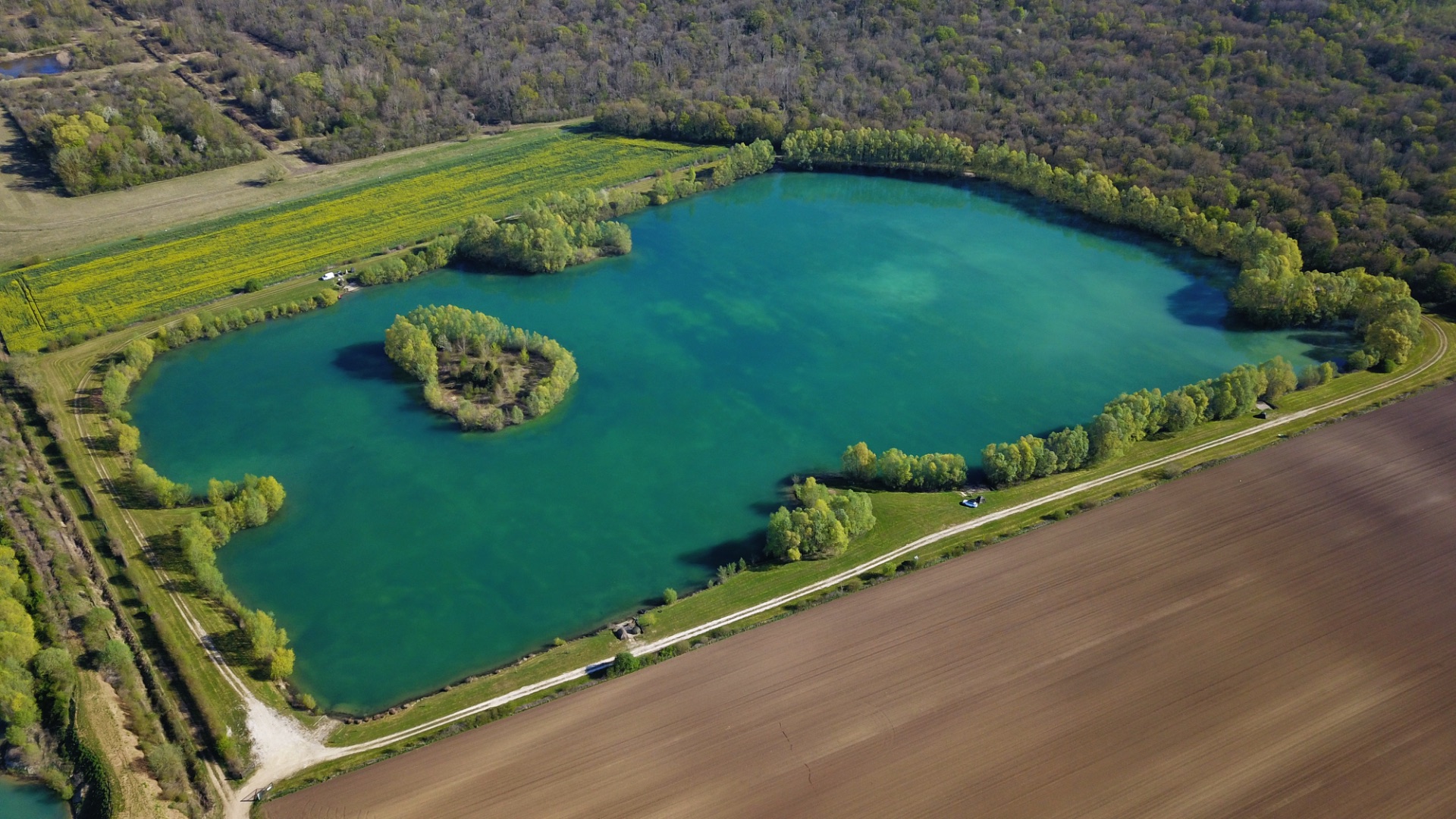 Vue aérienne du lac de Fully